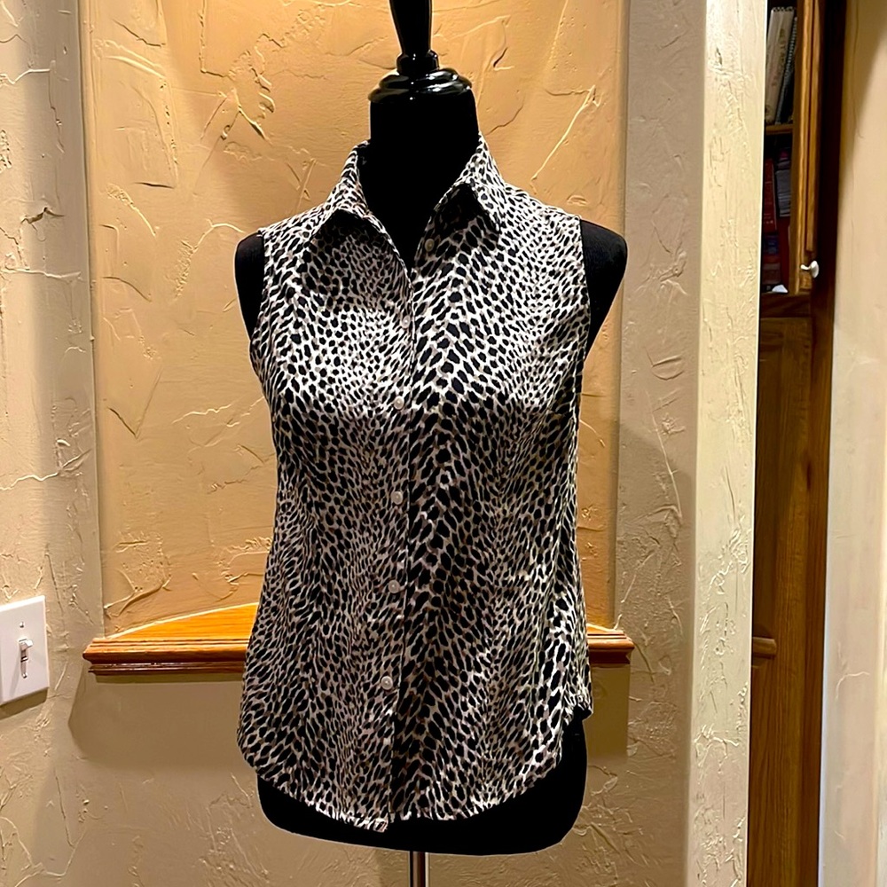 Small leopard print sleeveless blouse